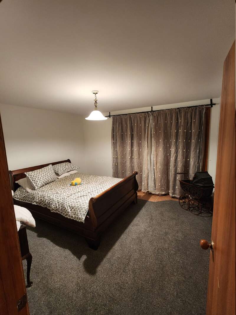 Techo y escalera hechos a medida. 7 meses después, la construcción de la  autocaravana está completa (por ahora…) : r/TruckCampers, image size:800x1067