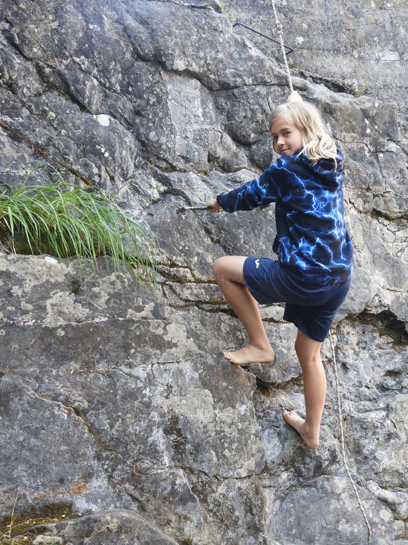 Doing activities with the children in French or English in a family