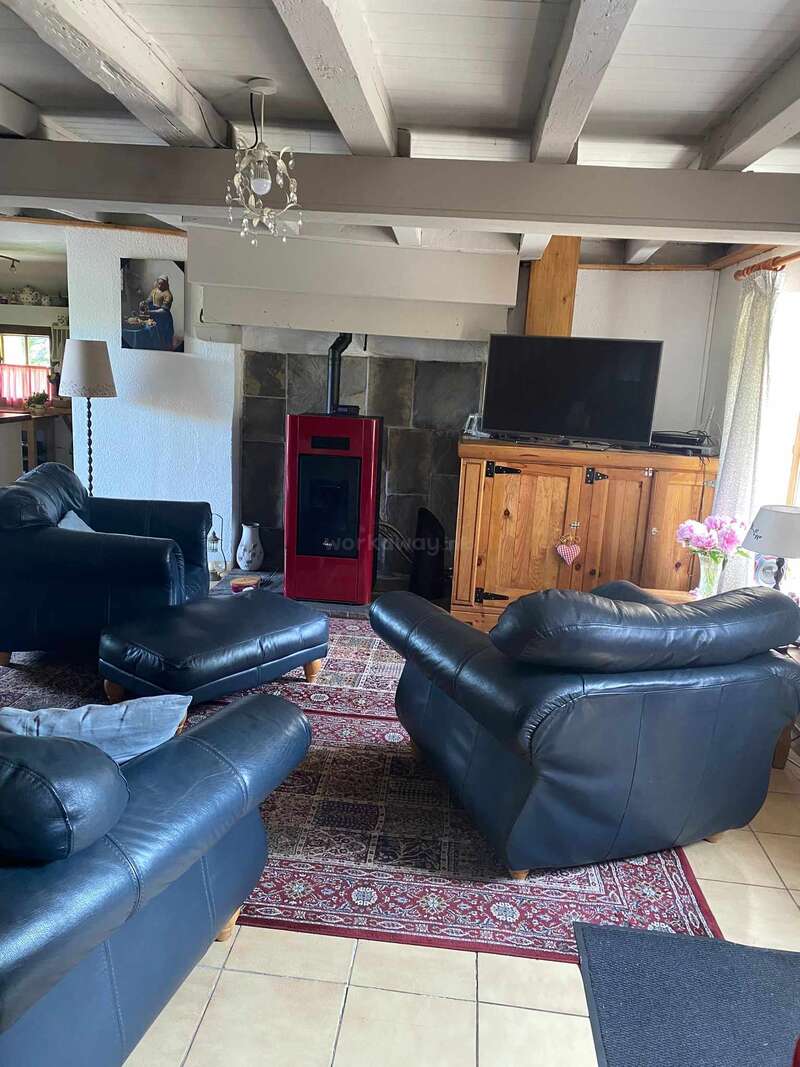 Home and pet sitting in the countryside in La Creuse, France, image size:800x1067