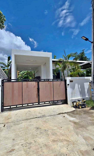 Modern Koh Samui home with a saltwater pool, lush garden, private bedrooms, and shared spaces. Applications open for 2026; located in peaceful Maenam area.