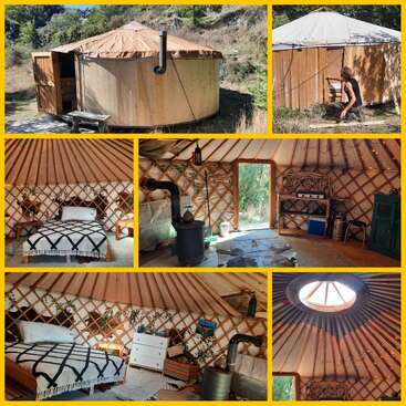 Este collage muestra una acogedora yurta de madera en un entorno natural, con interiores rústicos con una cama, una estufa de leña, estanterías y una claraboya circular en lo alto. Ambiente cálido.