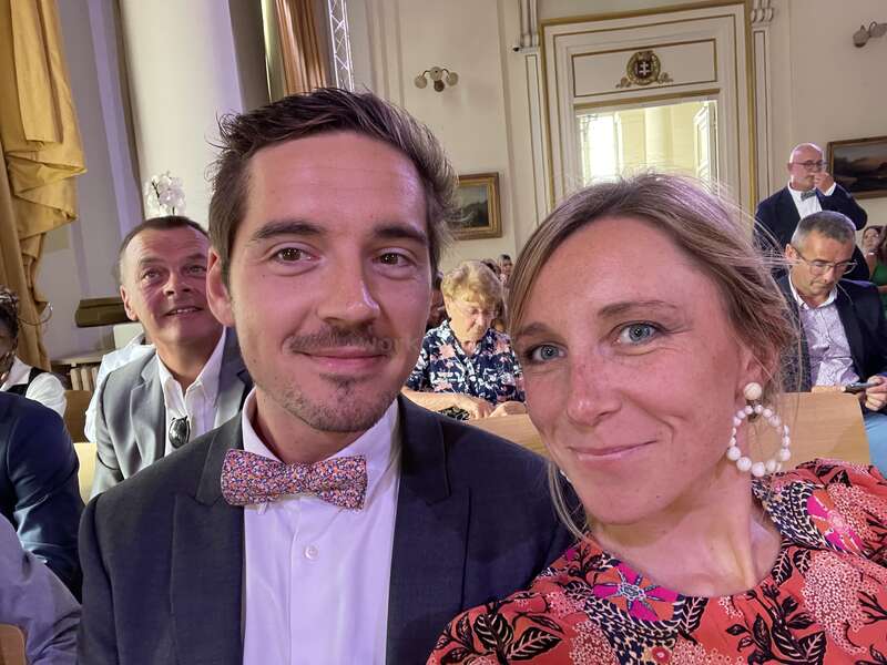 Paint and play creative games with our children and help around the house in Wicres, France