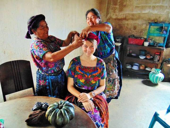 local women guatemala traditional costumes