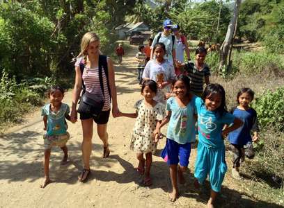 learning kids and volunteer in asia