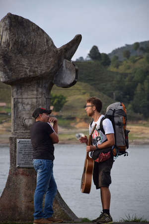 backpackers volunteers cultural exchange