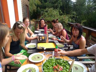 workawayers having food with hosts