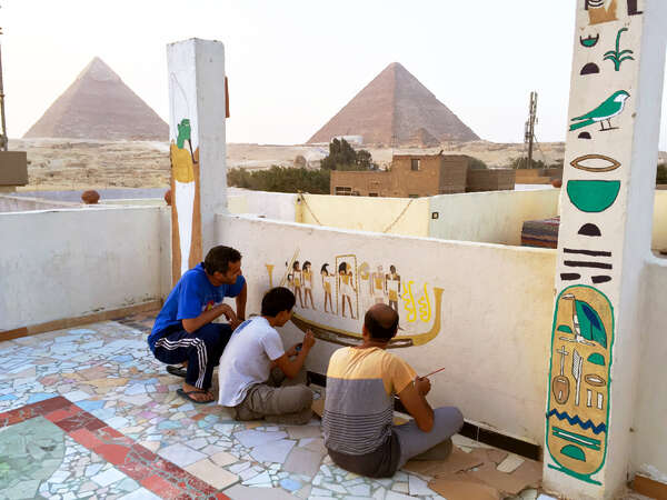 workaway painting mural art in Egypt pyramid background