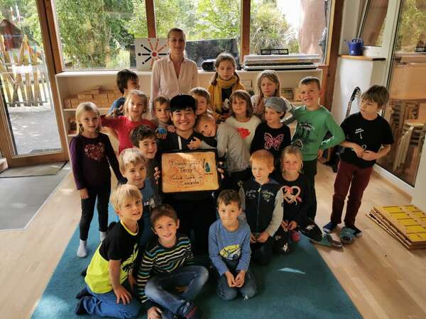 workawayer class and kids farewell to canada group hug Austrian school