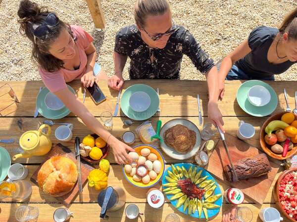 portugal-travel-community-workaway-tribe group of workawayers in portugal sharing a meal outdoors community