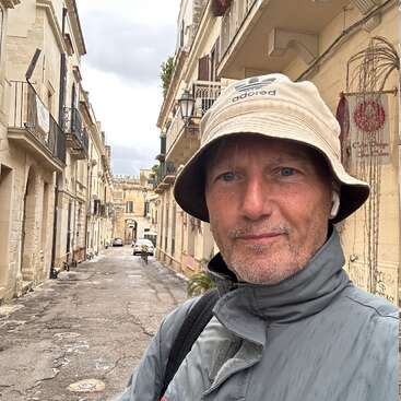 Profile photo of Ian