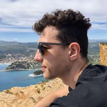 Profile photo of Simon