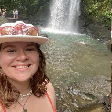 Profile photo of Beatrice 